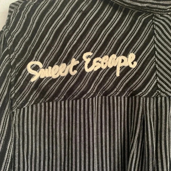 🩵Vintage Havana Black White Striped "Take A Trip" Emboridered Button Up  (S) - Picture 9 of 11